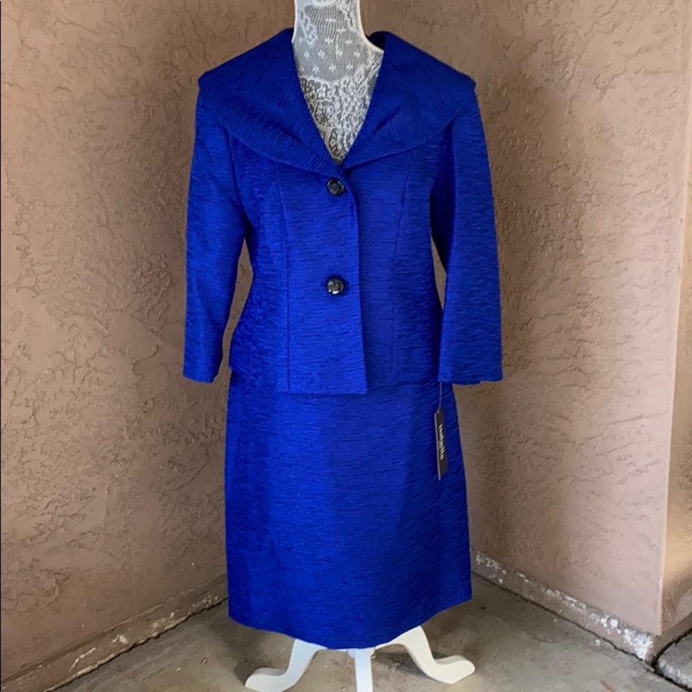 2-piece suit for woman